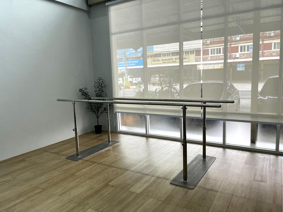 Parallel bars ฝึกเดิน ฟื้นฟู Stroke
